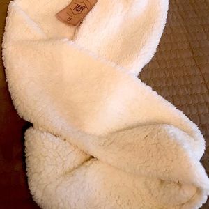 True Craft Fleece Scarf NWT